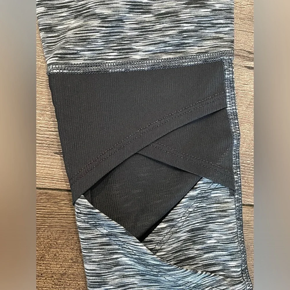 All in Motion Black and White Girls Athletic Legging Pants Size L (10-12) EUC